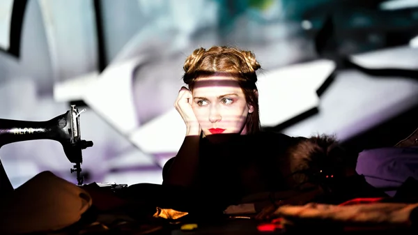 "Τι να κάνουμε;": Το ερώτημα που γίνεται παράσταση από την Έλλη Παπακωνσταντίνου