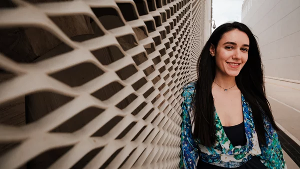 Τι σκέφτεται η Έμιλυ Λουΐζου όσο ο χρόνος μετρά αντίστροφα στο "Tick, Tick… Boom!;"