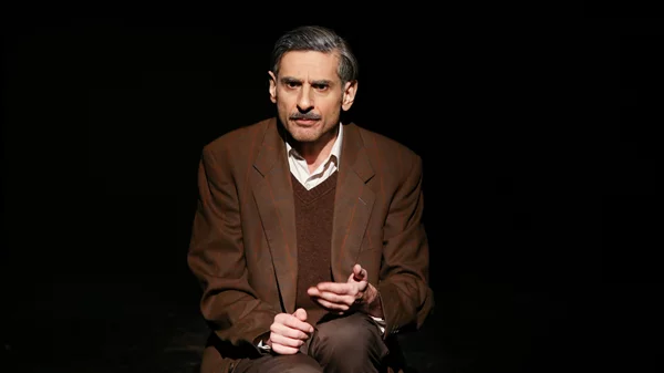 Η παράσταση για τον αιρετικό Ντίνο Χριστιανόπουλο κάνει πρεμιέρα στο Θέατρο Vault