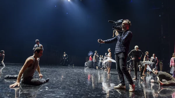 Οι "Διορθώσεις" του Θοδωρή Σκριβάνου στα άδυτα του Μπαλέτου της Λυρικής