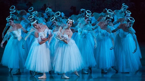 Η "Ζιζέλ" με 120 χορευτές στο Ηρώδειο