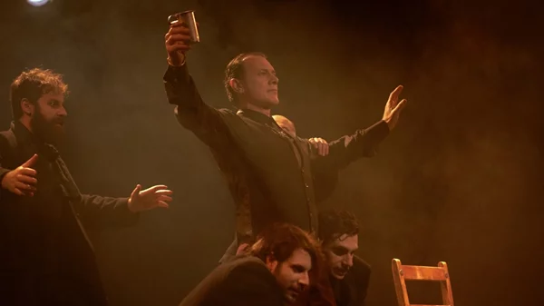 Με ποιες θεατρικές και χορευτικές παραστάσεις κλείνει το Φεστιβάλ Κολωνού αυτή την εβδομάδα;