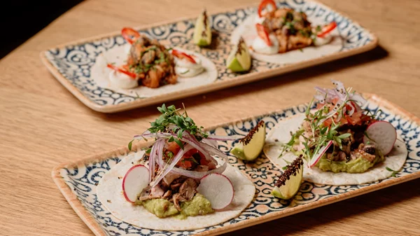 Αυτό το μεξικάνικο εστιατόριο παραμένει επίκαιρα νόστιμο και σέξι