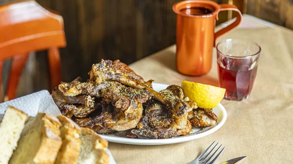 Πού τρώει (σοβαρά) παϊδάκια η Αθήνα