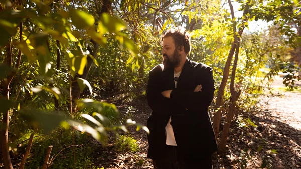 Γιάννη Βεσλεμέ, πώς έφτιαξες τον θαυμαστό κόσμο του "Αγαπούσε τα Λουλούδια Περισσότερο";