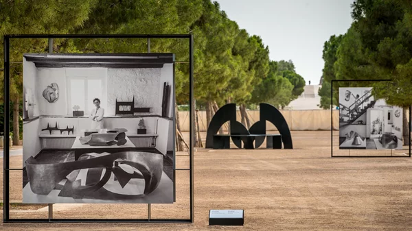 Εγκαινιάστηκε η υπαίθρια έκθεση για την Άλεξ Μυλωνά στο ΚΠΙΣΝ