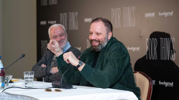 Ο Γιώργος Λάνθιμος μιλά από την Αθήνα για το "Poor Things"