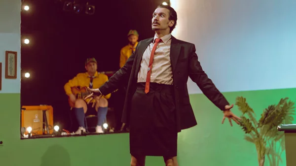 Μέχρι πότε παίζεται η παράσταση του Γιώργου Παπαγεωργίου "Μπαίνει η Δεσποινίς Μαργαρίτα" στο Θέατρο του Νέου Κόσμου;