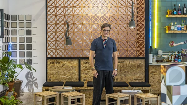 Η "Gonia" του Κοσμά Καραβά δεν είναι άλλο ένα χιπστερομάγαζο στα Εξάρχεια