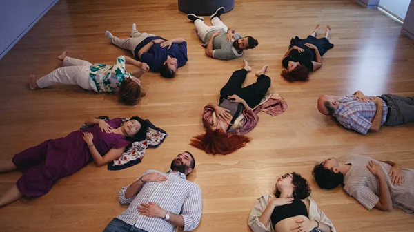 "Το χρώμα της φωνής": Η προσωπική εναρμόνιση συναντά την τέχνη στο Ίδρυμα Γουλανδρή