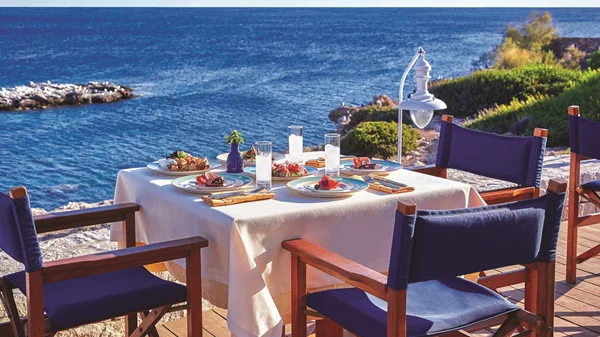 Ouzeri: Θέα και θάλασσα