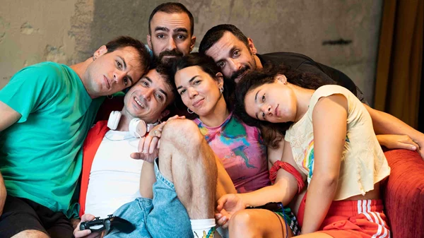 "Τζέλα, Λέλα, Κόρνας και … ο Κλεομένης": Η εμβληματική κωμωδία της Συντεχνίας του Γέλιου κάνει πρεμιέρα