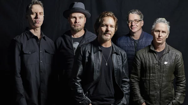 Το νέο άλμπουμ των Pearl Jam παίζει στα Village Cinemas