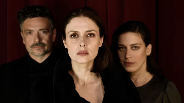 "Μαντώ, La Bella Greca": Η παράσταση του Λευτέρη Γιοβανίδη ανεβαίνει ανανεωμένη στο Μέγαρο