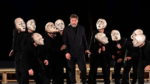 Πρώτες φωτογραφίες από τον "Οιδίποδα Τύραννο" με τον Γιάννη Στάνκογλου