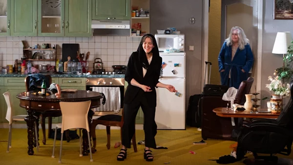 Φεστιβάλ Αθηνών: Ο μετρ της οπτικής γωνίας Κόρνελ Μούντρουτσο επιστρέφει με τη νέα του παράσταση "Parallax"