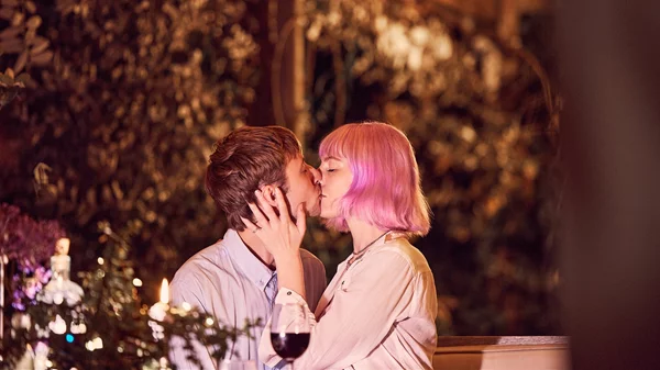 Προτάσεις εξόδου που θα σου ανοίξουν την όρεξη για… "get a room" καταστάσεις!