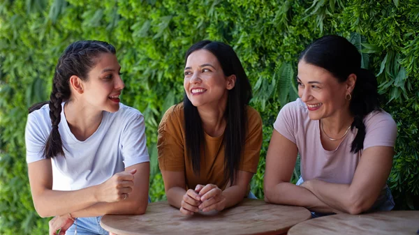 "Θα σ’ αγαπώ και του χρόνου": Μια διασκεδαστική θεατρική εμπειρία για βρέφη στο Άβατον