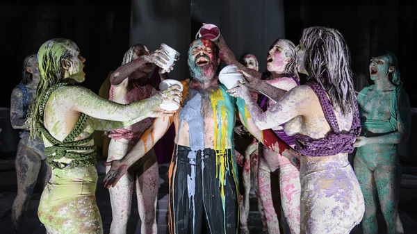 "Βάκχες" από το Εθνικό Θέατρο: Τελευταίες παραστάσεις στο Σχολείον της Αθήνας "Ειρήνη Παπά"