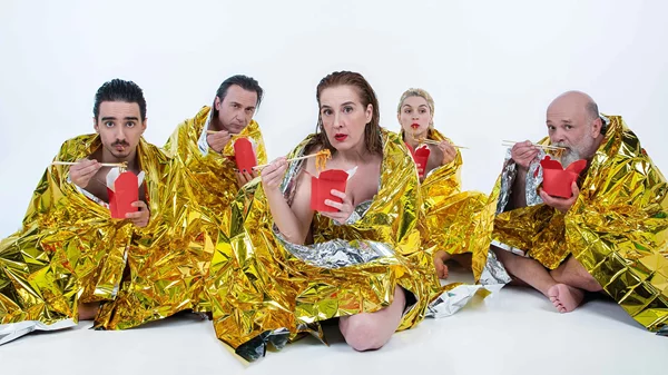 "Χρυσός δράκος": Η κοινωνικοπολιτική πραγματικότητα περνά από την κουζίνα