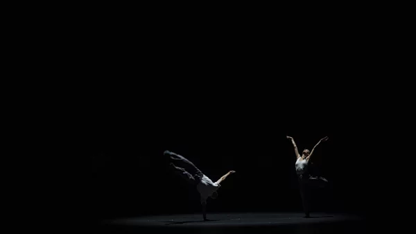 Η Ανώτερη Επαγγελματική Σχολή Χορού της ΕΛΣ παρουσιάζει το "Epilogue"