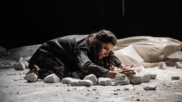 Συζήτηση για τον Μίνωα Βολανάκη με αφορμή την "Αντιγόνη, μετέωρη" της Ρηνιώς Κυριαζή