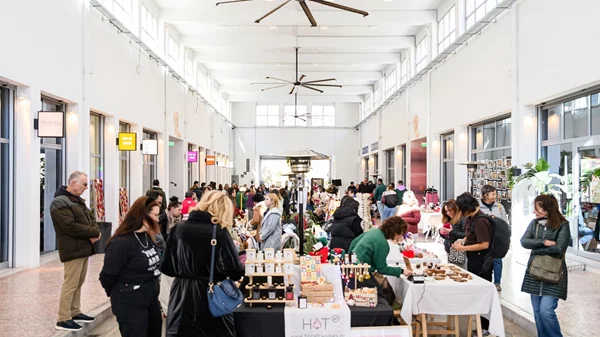 Ραντεβού στη Δημοτική Αγορά Κυψέλης για το πιο χριστουγεννιάτικο Book Fest