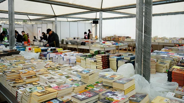 Το Παζάρι Βιβλίου στην Κλαυθμώνος έρχεται για 28η χρονιά!