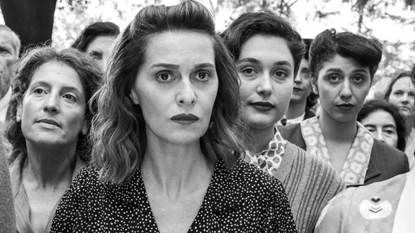 Θα γίνει η ιταλική δραμεντί "Πάντα Υπάρχει το Αύριο" το σουξέ του καλοκαιριού;