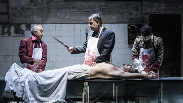 Οι έμποροι της Βενετίας: Τι ακριβώς συμβαίνει με τη νέα παράσταση του Βασίλη Μπισμπίκη