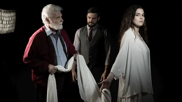 "Τα τελευταία φεγγάρια": Το έργο-ύμνος στη ζωή και τη νιότη έρχεται τη νέα σεζόν στο Θέατρο Coronet