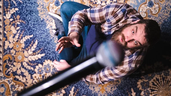 Ο Θωμάς Ζάμπρας "Απόφοιτος Λυκείου" στο Lunar space