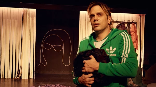 "Όταν μεγαλώσω, θα γίνω Νάνα Μούσχουρη" μάς λέει και φέτος ο Μάνος Καρατζογιάννης