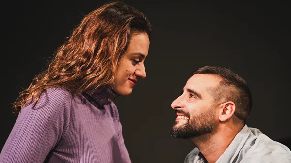 "Forget me not": Η μνήμη παίζει με τον έρωτα στο Αλάμπρα