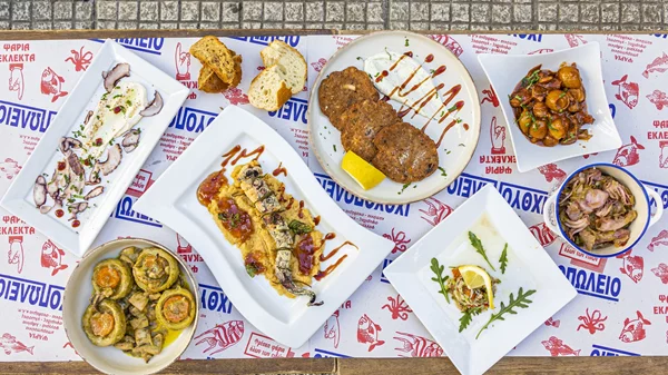 Το ουζερί-μύθος του αθηναϊκού κέντρου