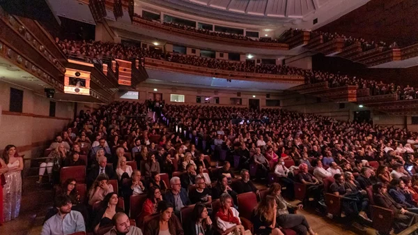 Η μπίρα που φέρνει κοντά τους σινεφίλ στις Νύχτες Πρεμιέρας