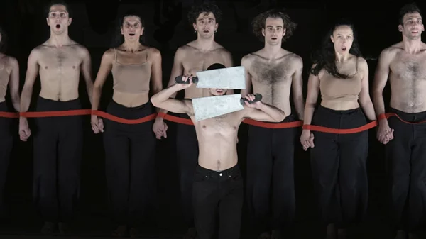 Η "Ορέστεια" του Θεόδωρου Τερζόπουλου ρίχνει αυλαία στην Πετρούπολη