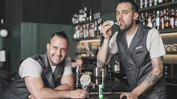 Simone Caporale, πώς είναι να 'τρέχεις' το καλύτερο μπαρ του κόσμου;