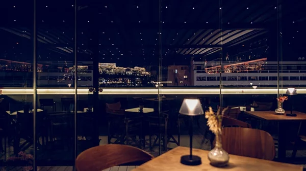 Video walkthrough: Η Ναταλία Δραγούμη στο 'Olympias' και την κορυφή της πόλης