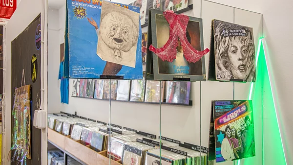 Στο Dum Dum Records θα βρεις τους πιο παράξενους δίσκους βινυλίου