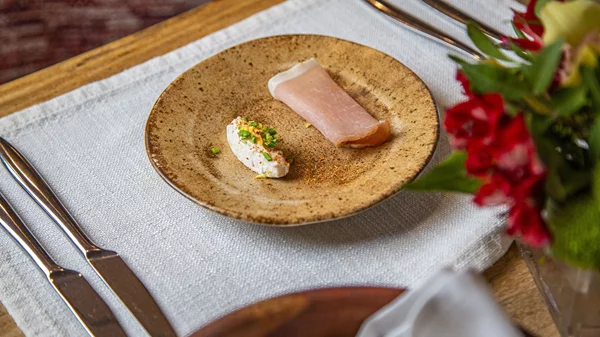 Γεύση και άρωμα Τήνου με το "Μικρό Καράβι" να πιάνει λιμάνι στη Γλυφάδα