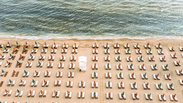 Στο Bloom Project για ανεμελιά, πόδια στην άμμο και φροντισμένες γεύσεις