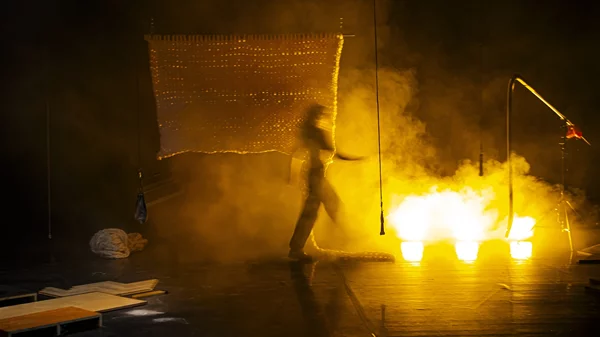 4 καλλιτέχνιδες εμπνέονται από τις Σπέτσες και παρουσιάζουν τα έργα τους