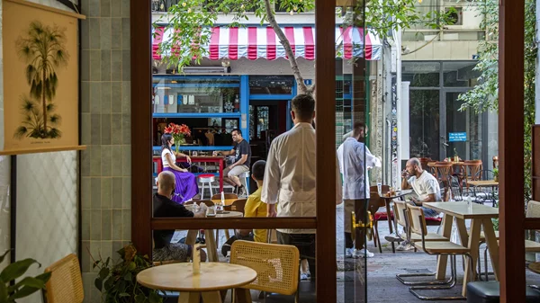 Στο "In Love Again" (και) για aperitivo