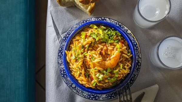 Για εκλεκτή θαλασσοφαγία στην σχεδόν speakeasy ταβέρνα της Ιεράς Οδού