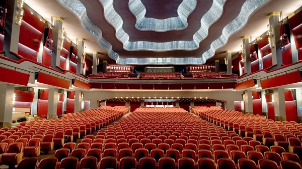 Πώς θα δεις τις παραστάσεις του Παλλάς με μειωμένη τιμή