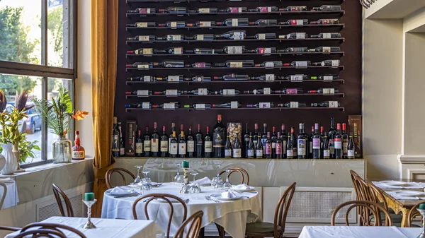 Εστιατόρια της Αθήνας που νίκησαν το χρόνο