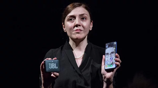 "Υπερβολές!": Έξι τελευταίες παραστάσεις στο Θέατρο Τέχνης