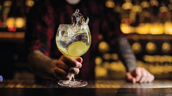 Ένα κοκτέιλ μπαρ με ελληνικά αποστάγματα στο Ωδείο Αθηνών