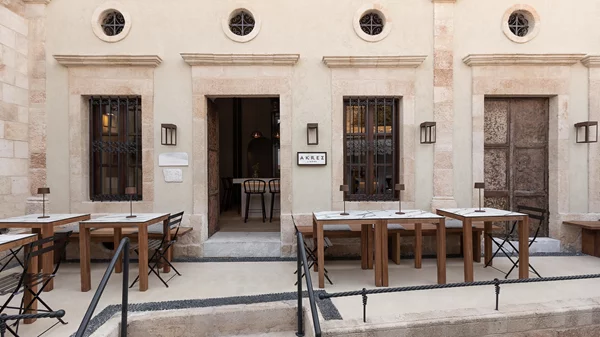 To πιο παλιό καφενείο της Λίνδου και η δεύτερη ζωή του